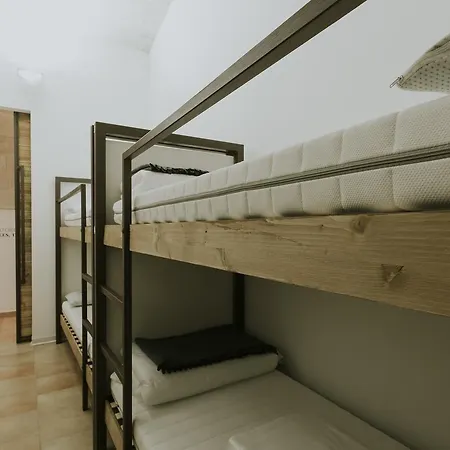 Ostello Dei Sassi Backpackers بيت شباب *